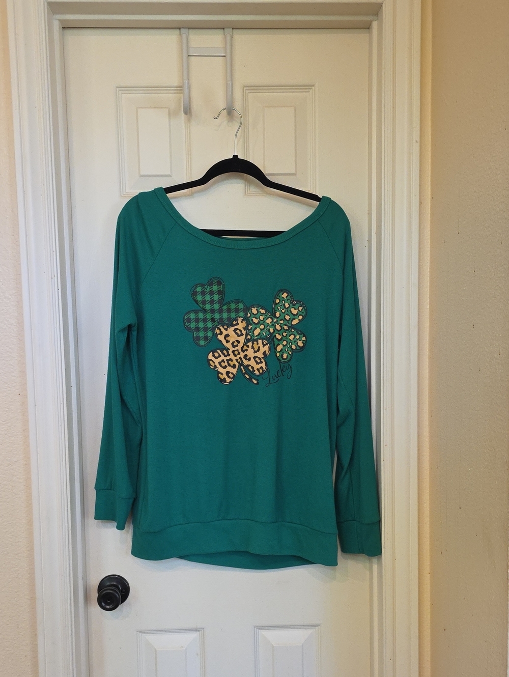 Women's Teal Long-Sleeve Sweatshirt with Clover Appliqué